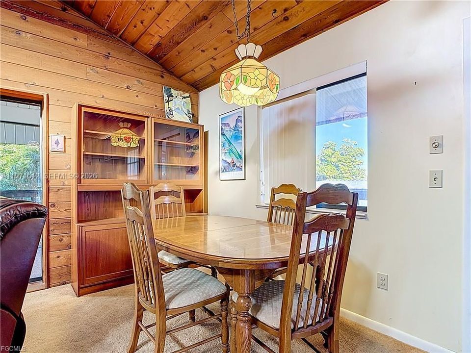Recently Sold: $325,000 (2 beds, 2 baths, 1140 Square Feet)