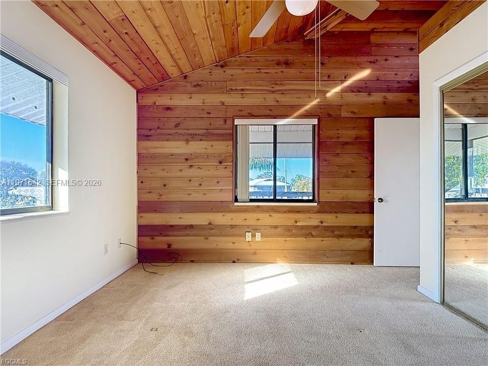 Recently Sold: $325,000 (2 beds, 2 baths, 1140 Square Feet)