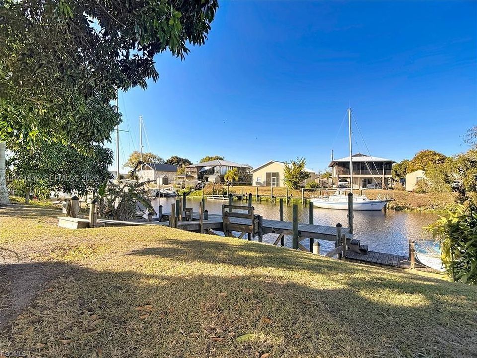 Recently Sold: $325,000 (2 beds, 2 baths, 1140 Square Feet)