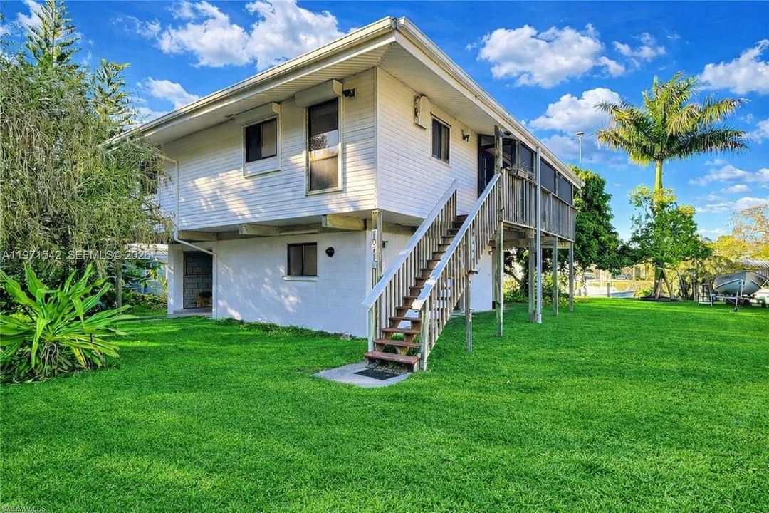 Recently Sold: $325,000 (2 beds, 2 baths, 1140 Square Feet)