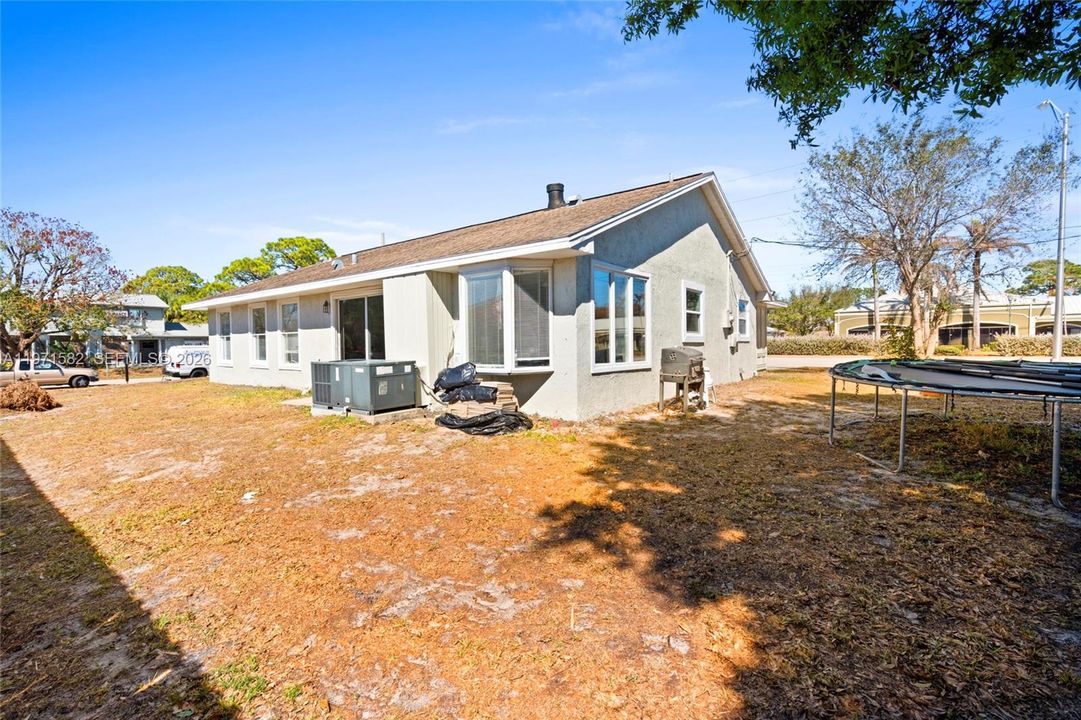 На продажу: $347,999 (3 спален, 2 ванн, 1290 Квадратных фут)