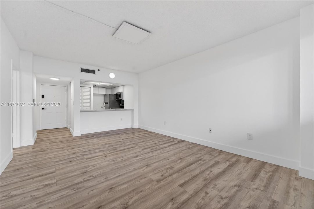 En Venta: $319,900 (1 camas, 1 baños, 640 Pies cuadrados)