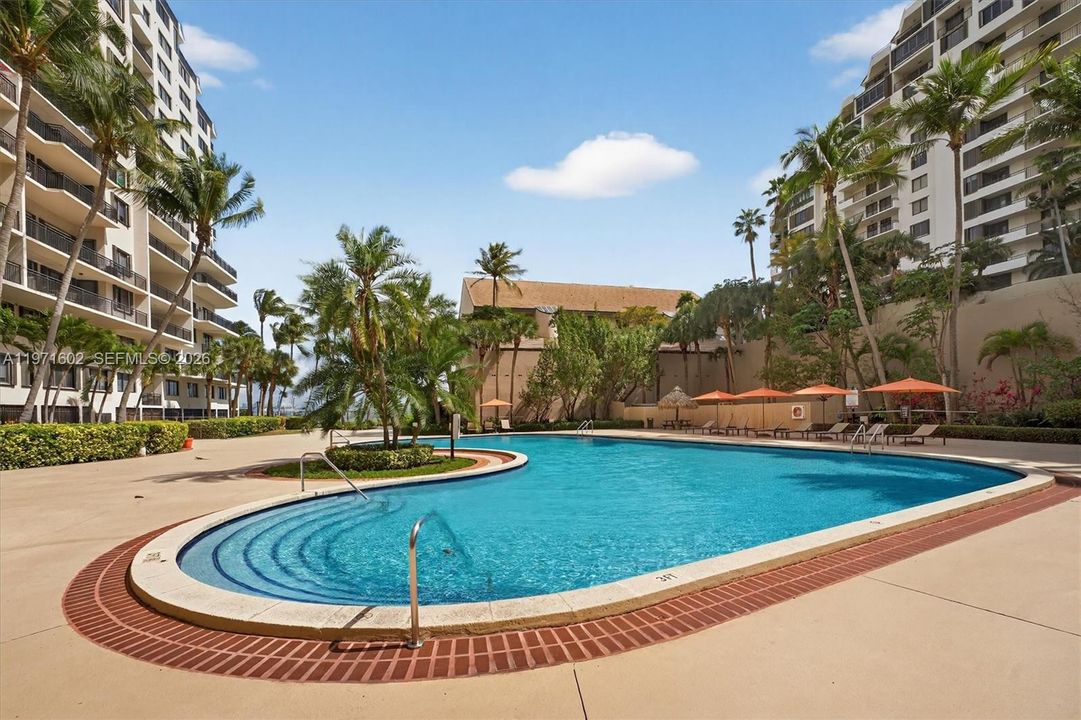 En Venta: $319,900 (1 camas, 1 baños, 640 Pies cuadrados)