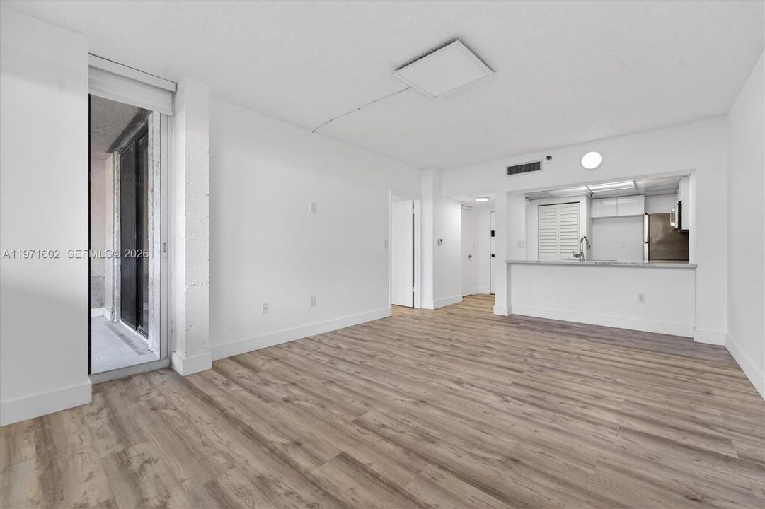 En Venta: $319,900 (1 camas, 1 baños, 640 Pies cuadrados)