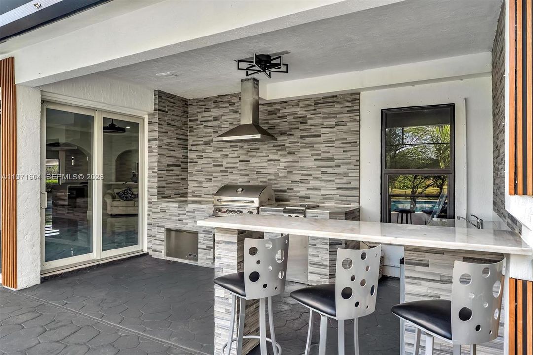 Activo con contrato: $1,795,000 (4 camas, 3 baños, 3560 Pies cuadrados)