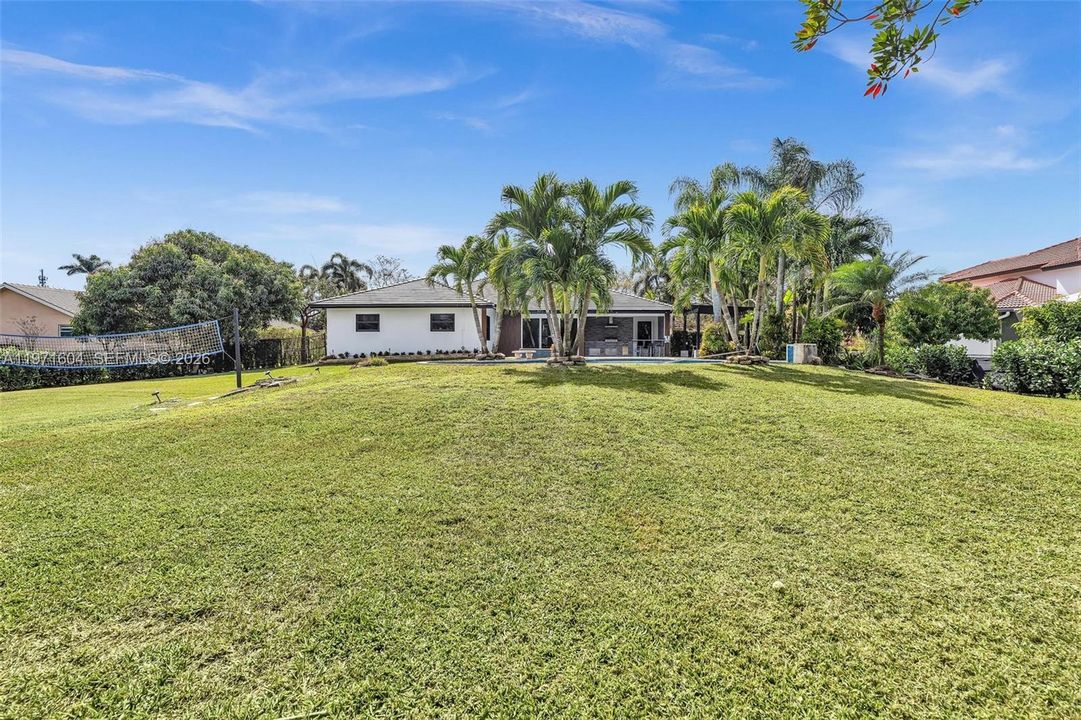 Activo con contrato: $1,795,000 (4 camas, 3 baños, 3560 Pies cuadrados)