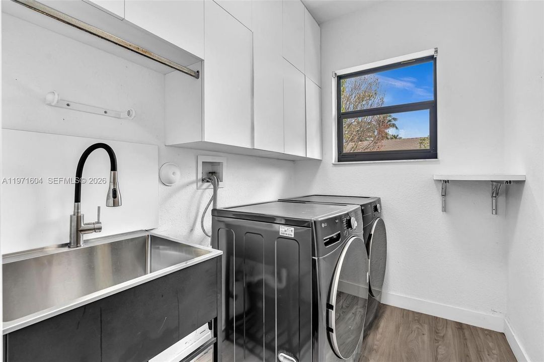 Activo con contrato: $1,795,000 (4 camas, 3 baños, 3560 Pies cuadrados)
