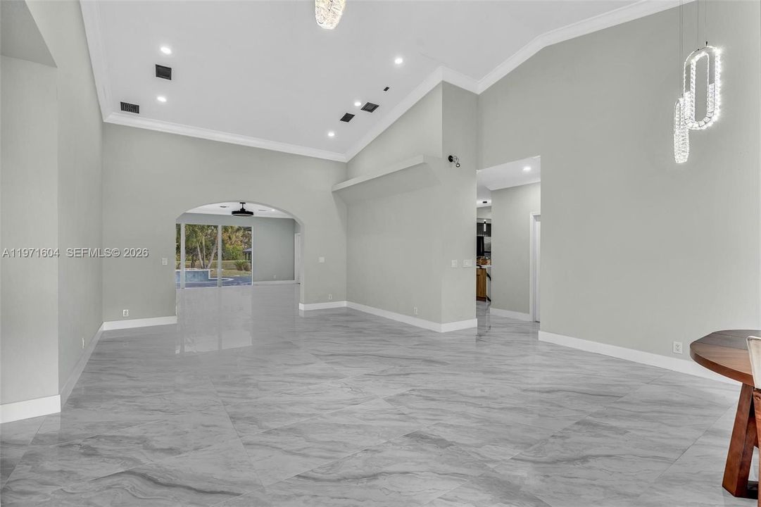 Activo con contrato: $1,795,000 (4 camas, 3 baños, 3560 Pies cuadrados)