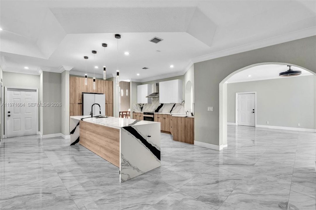 Activo con contrato: $1,795,000 (4 camas, 3 baños, 3560 Pies cuadrados)