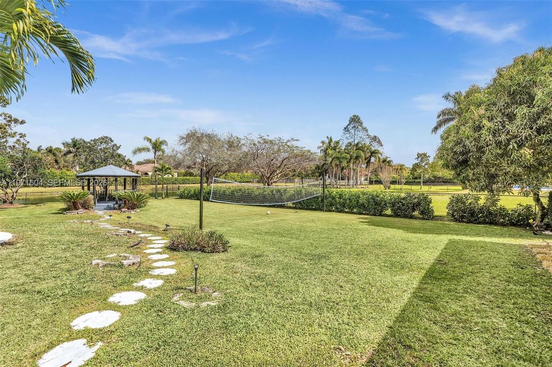Activo con contrato: $1,795,000 (4 camas, 3 baños, 3560 Pies cuadrados)