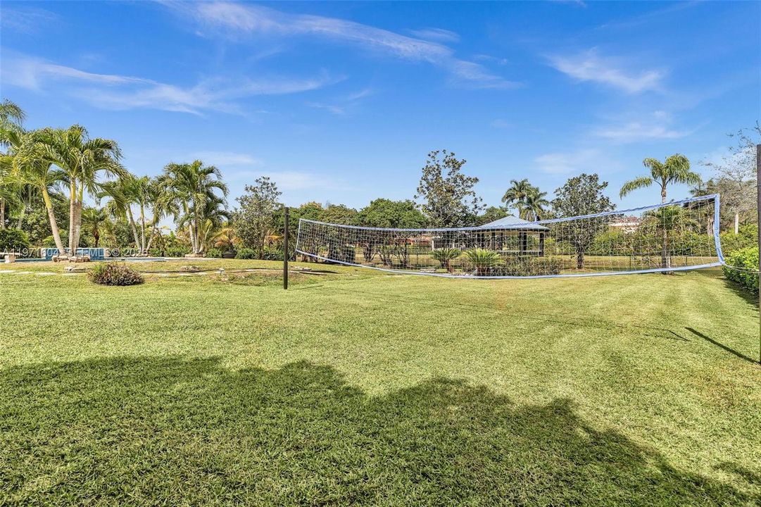 Activo con contrato: $1,795,000 (4 camas, 3 baños, 3560 Pies cuadrados)
