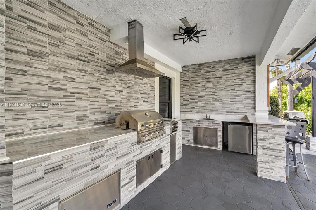 Activo con contrato: $1,795,000 (4 camas, 3 baños, 3560 Pies cuadrados)