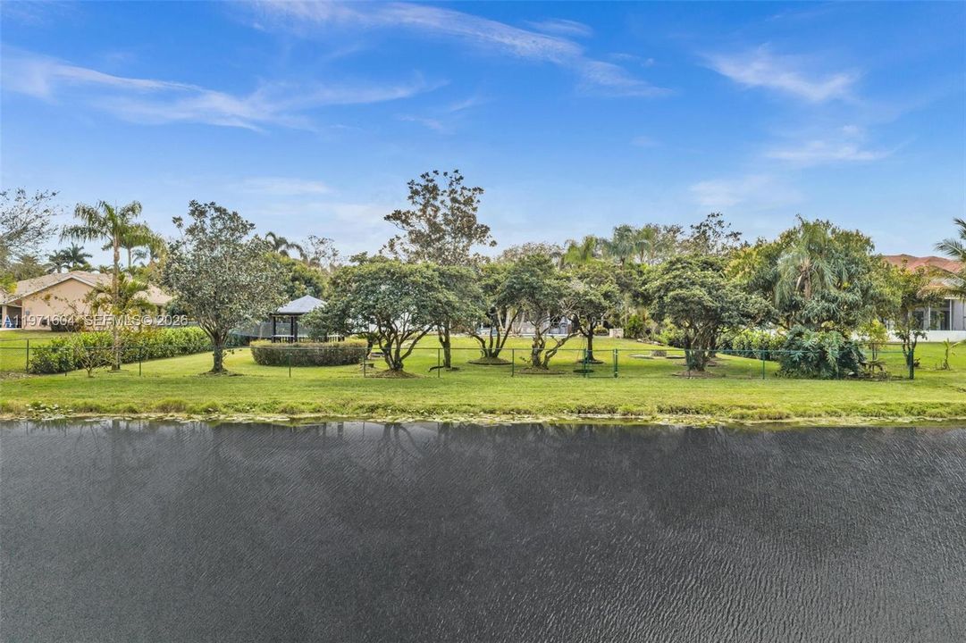 Activo con contrato: $1,795,000 (4 camas, 3 baños, 3560 Pies cuadrados)