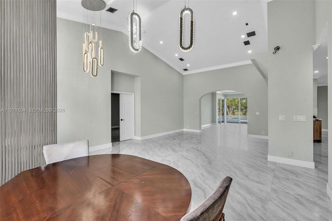 Activo con contrato: $1,795,000 (4 camas, 3 baños, 3560 Pies cuadrados)