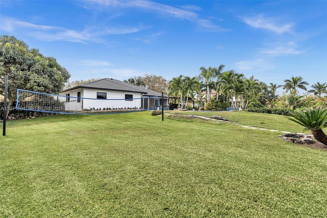 Activo con contrato: $1,795,000 (4 camas, 3 baños, 3560 Pies cuadrados)