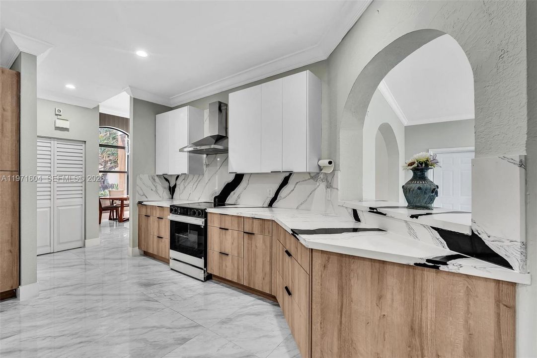 Activo con contrato: $1,795,000 (4 camas, 3 baños, 3560 Pies cuadrados)