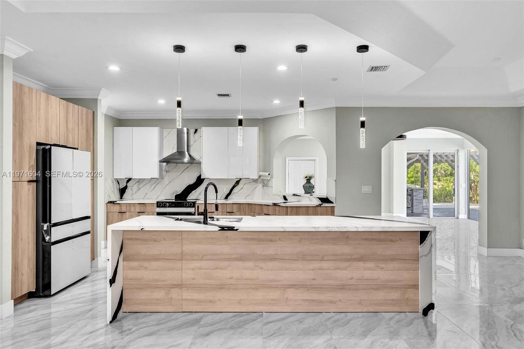 Activo con contrato: $1,795,000 (4 camas, 3 baños, 3560 Pies cuadrados)