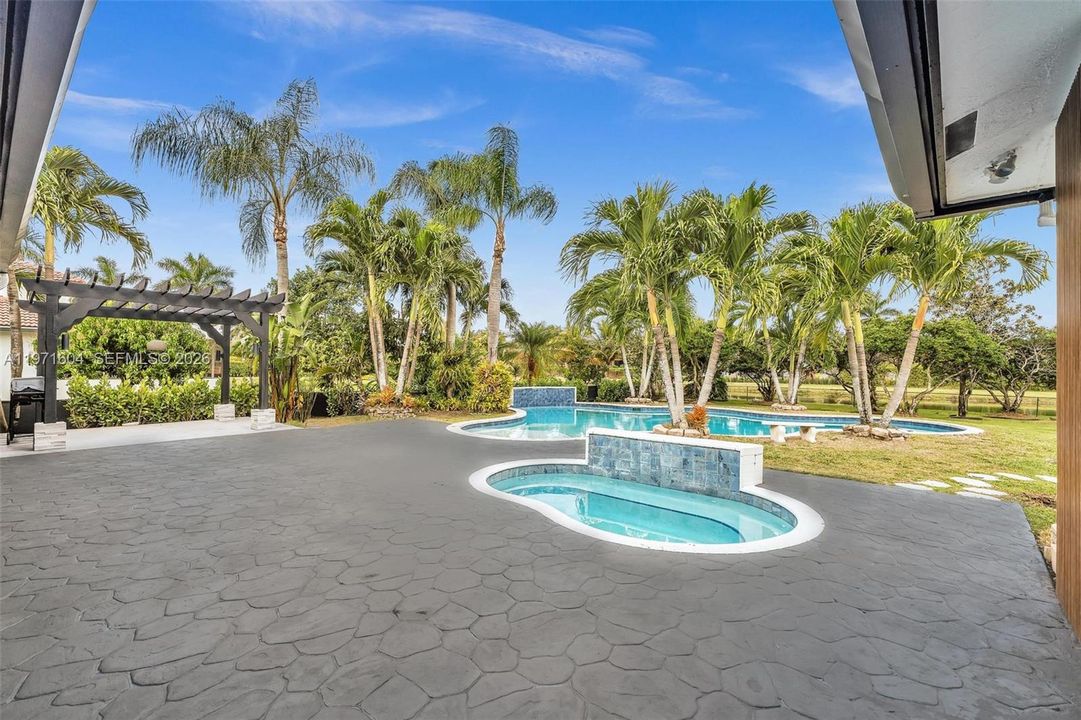 Activo con contrato: $1,795,000 (4 camas, 3 baños, 3560 Pies cuadrados)