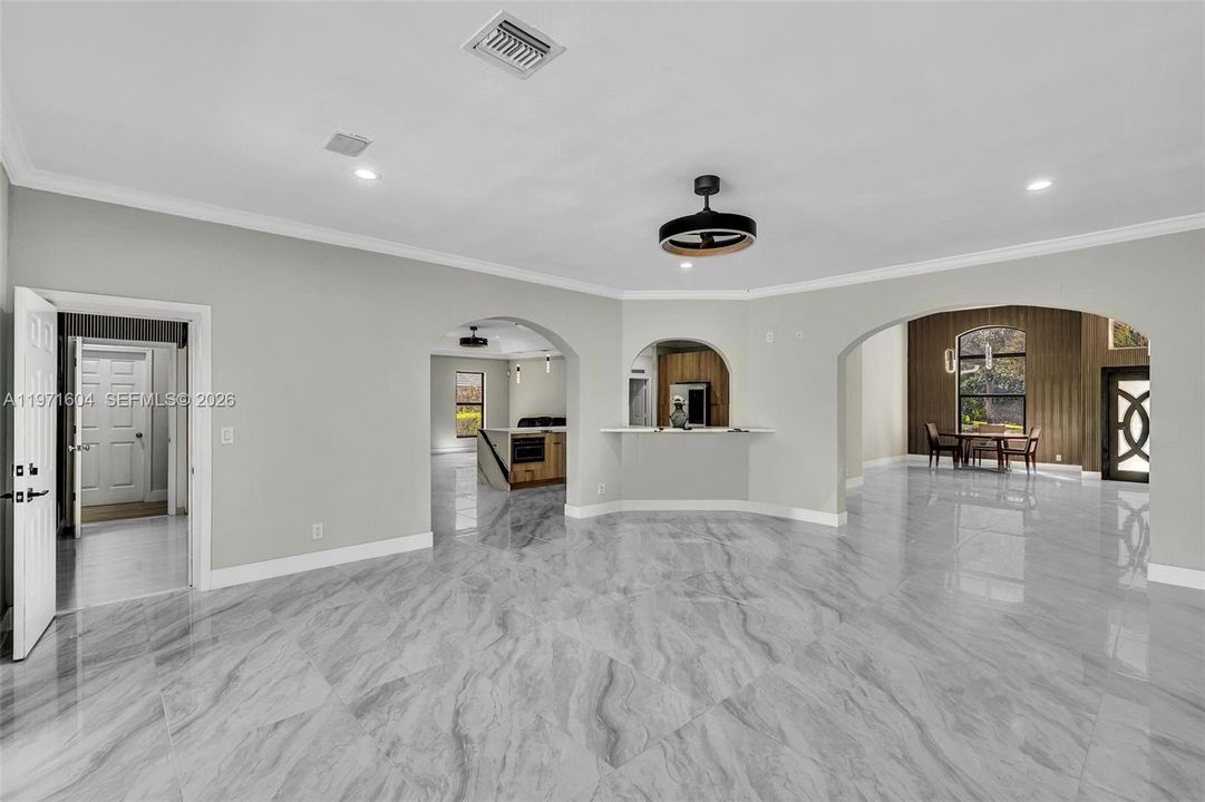 Activo con contrato: $1,795,000 (4 camas, 3 baños, 3560 Pies cuadrados)