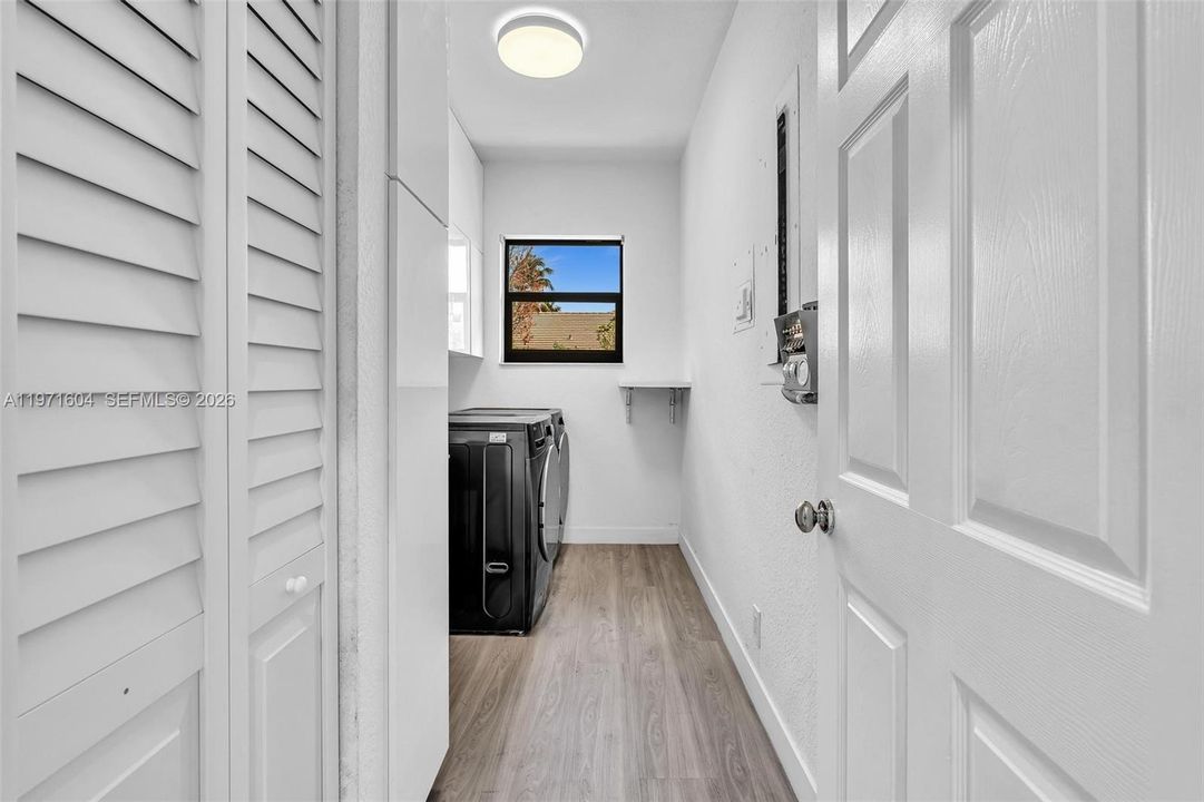 Activo con contrato: $1,795,000 (4 camas, 3 baños, 3560 Pies cuadrados)