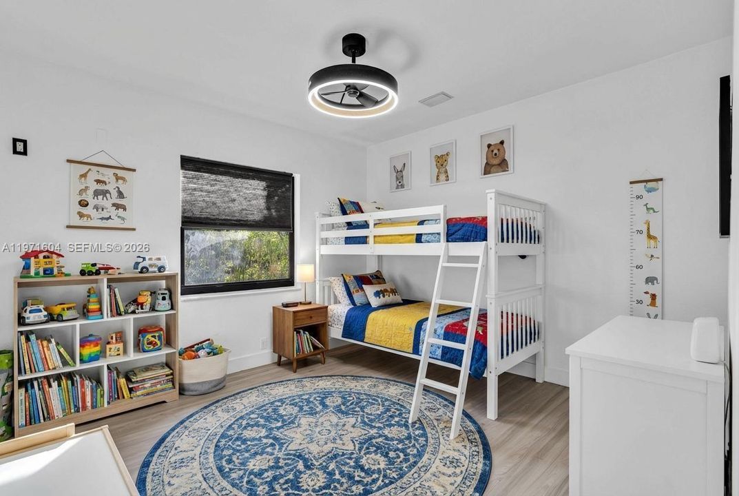 Activo con contrato: $1,795,000 (4 camas, 3 baños, 3560 Pies cuadrados)