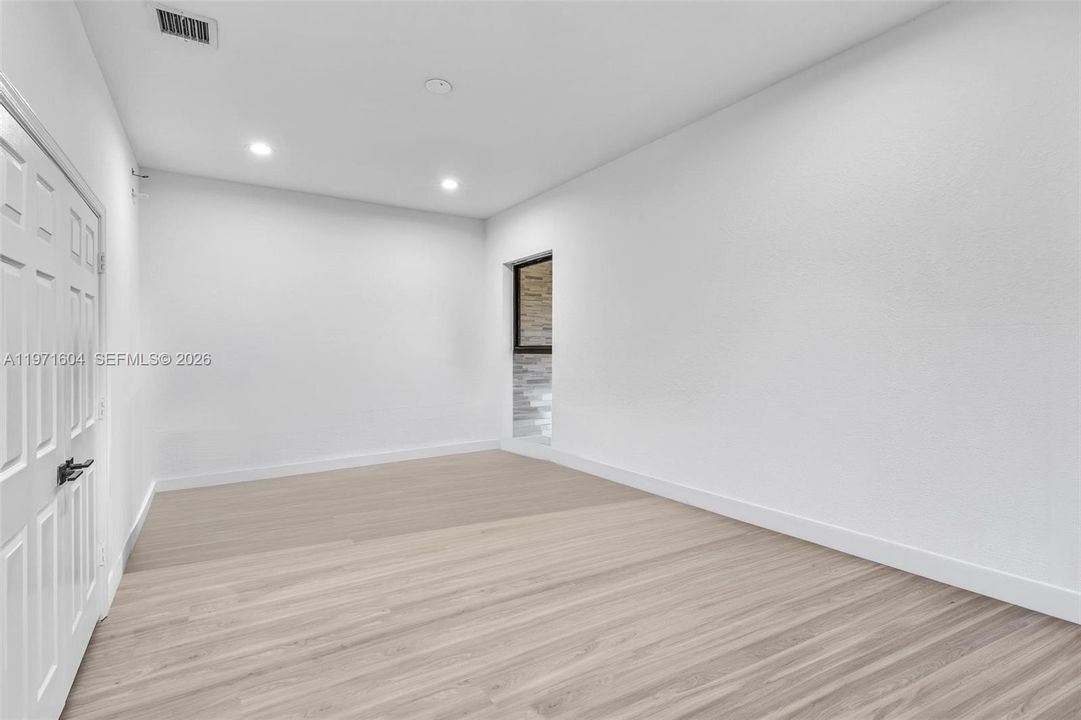 Activo con contrato: $1,795,000 (4 camas, 3 baños, 3560 Pies cuadrados)