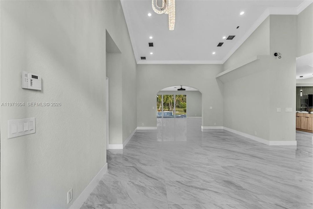 Activo con contrato: $1,795,000 (4 camas, 3 baños, 3560 Pies cuadrados)