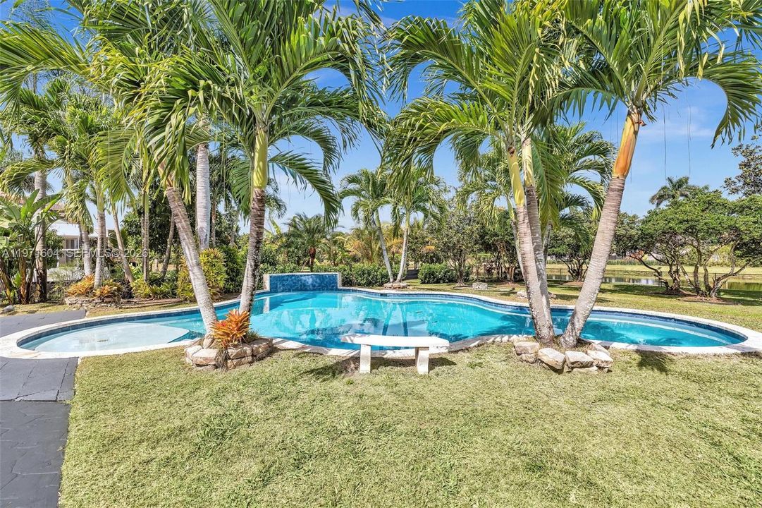 Activo con contrato: $1,795,000 (4 camas, 3 baños, 3560 Pies cuadrados)