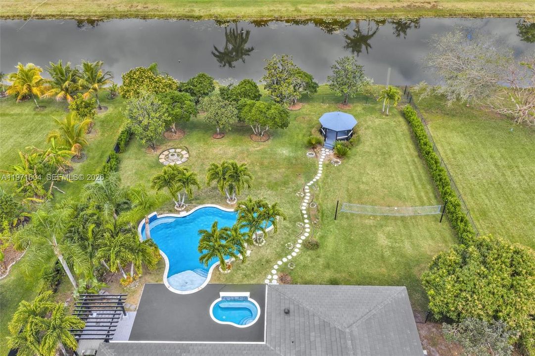 Activo con contrato: $1,795,000 (4 camas, 3 baños, 3560 Pies cuadrados)
