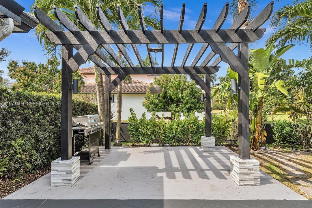 Activo con contrato: $1,795,000 (4 camas, 3 baños, 3560 Pies cuadrados)