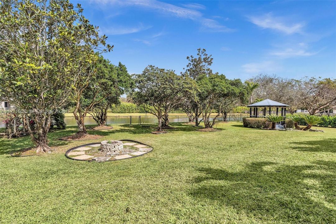 Activo con contrato: $1,795,000 (4 camas, 3 baños, 3560 Pies cuadrados)