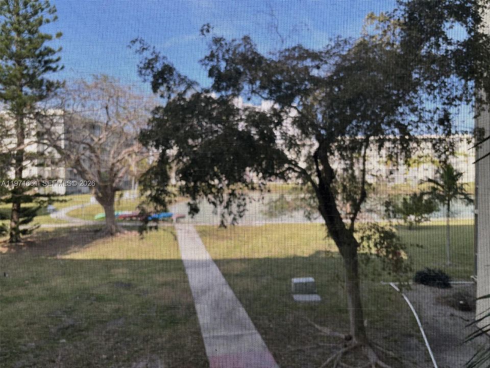 For Sale: $170,900 (1 beds, 1 baths, 777 Square Feet)