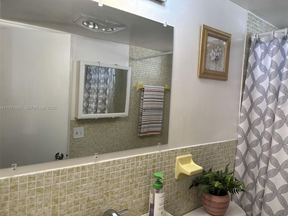 For Sale: $170,900 (1 beds, 1 baths, 777 Square Feet)
