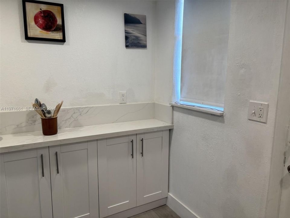 For Sale: $170,900 (1 beds, 1 baths, 777 Square Feet)