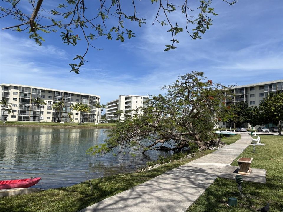 For Sale: $170,900 (1 beds, 1 baths, 777 Square Feet)