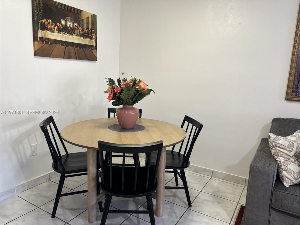 For Sale: $170,900 (1 beds, 1 baths, 777 Square Feet)