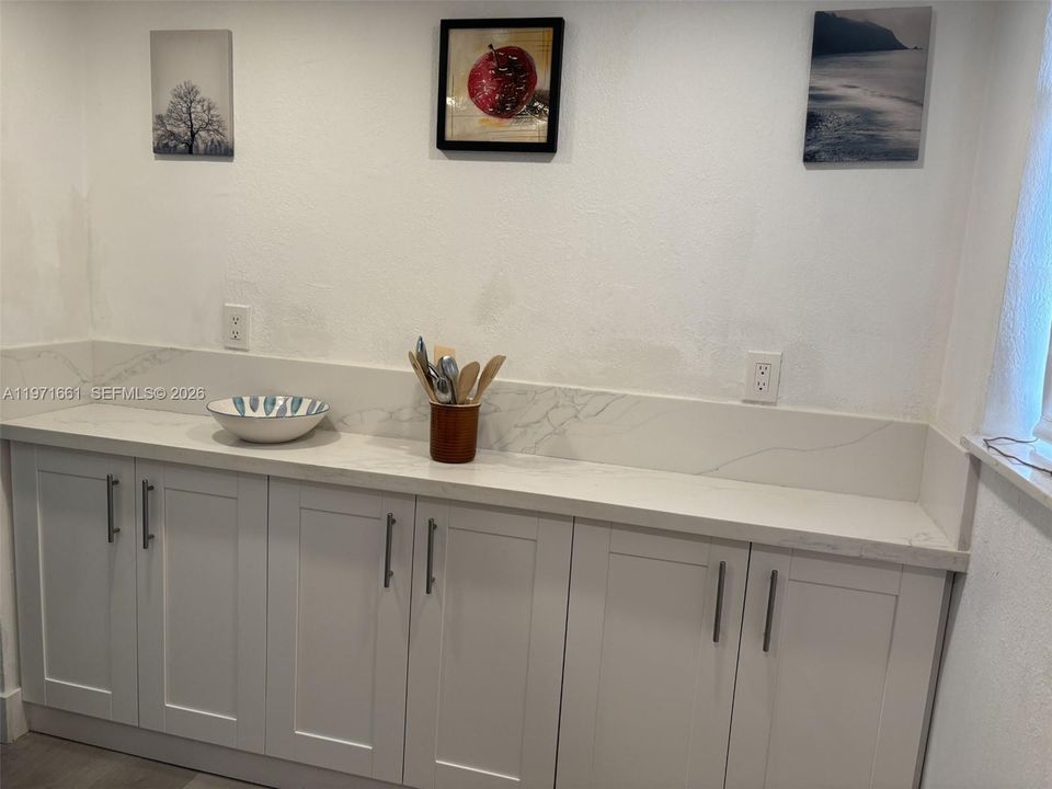 For Sale: $170,900 (1 beds, 1 baths, 777 Square Feet)