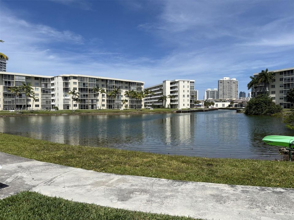 For Sale: $170,900 (1 beds, 1 baths, 777 Square Feet)