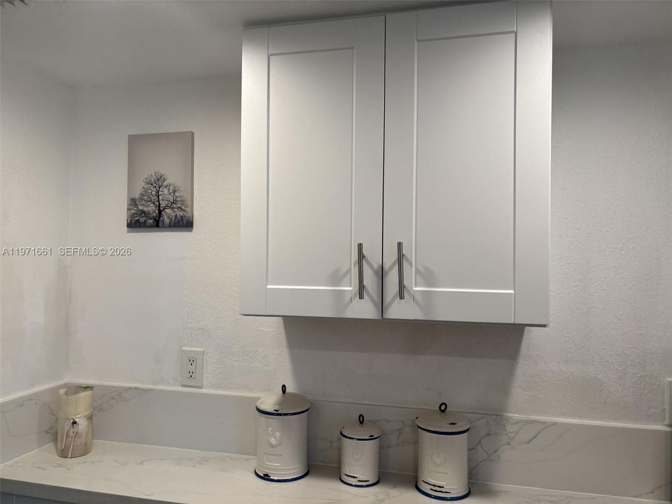 For Sale: $170,900 (1 beds, 1 baths, 777 Square Feet)
