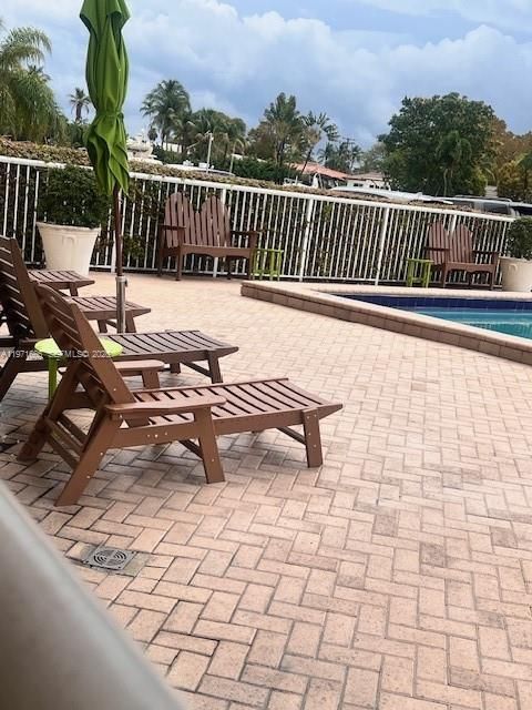 На продажу: $215,000 (1 спален, 1 ванн, 807 Квадратных фут)