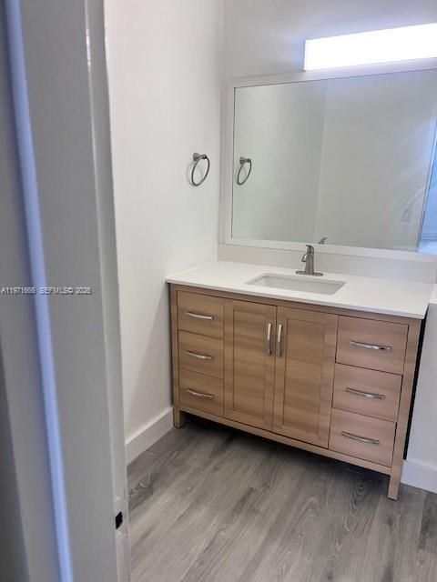 На продажу: $215,000 (1 спален, 1 ванн, 807 Квадратных фут)