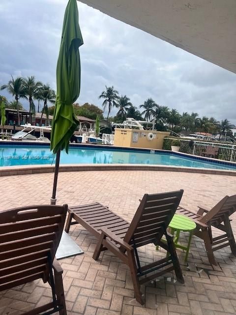 На продажу: $215,000 (1 спален, 1 ванн, 807 Квадратных фут)