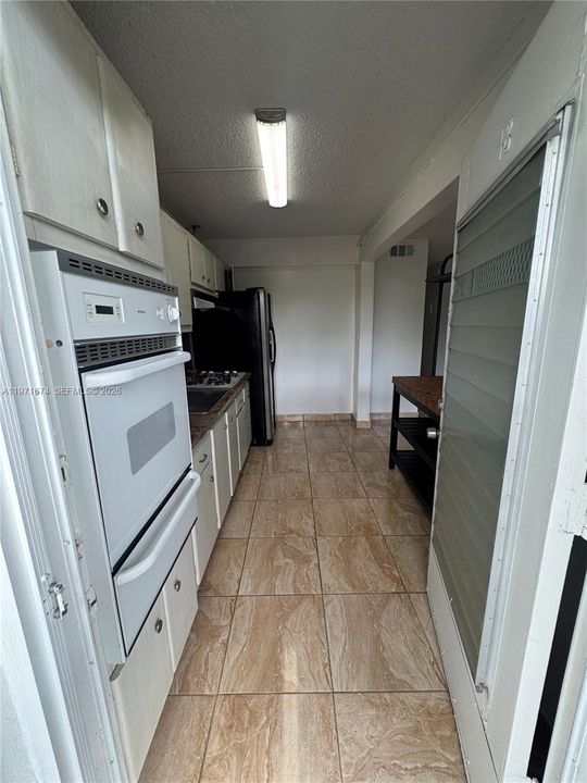 Recently Rented: $1,600 (1 beds, 1 baths, 707 Square Feet)