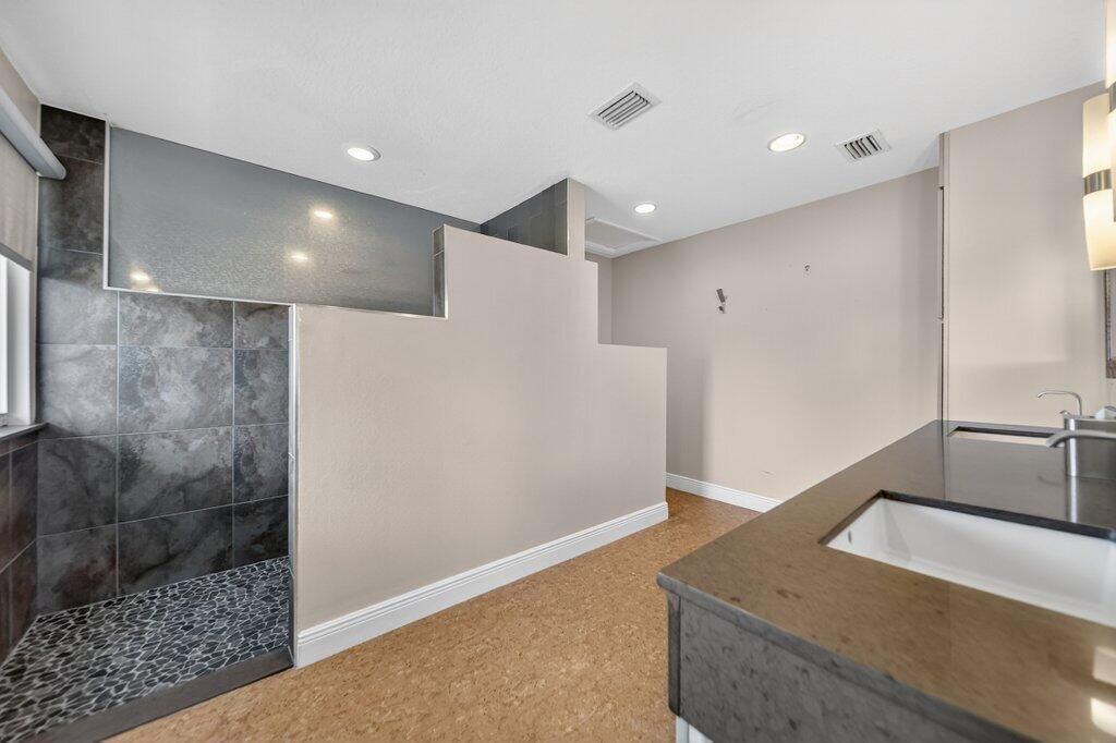 primarybath3.jpg-SMALL