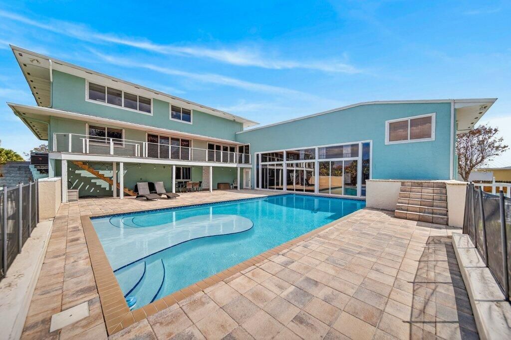pool2.jpg-SMALL