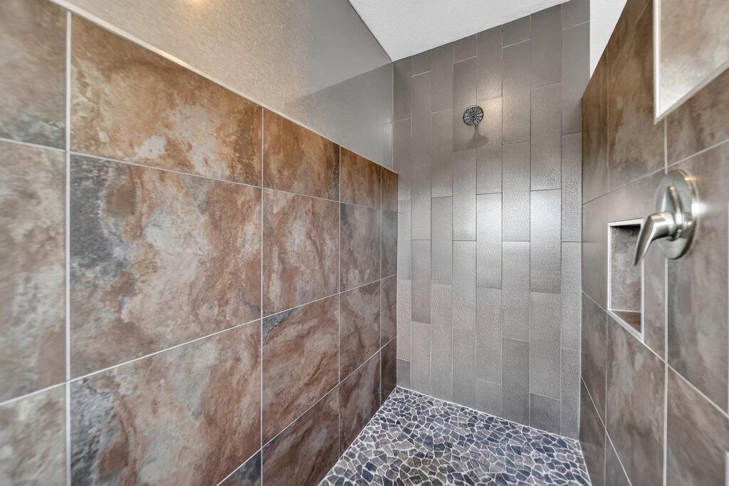 primarybath2.jpg-SMALL