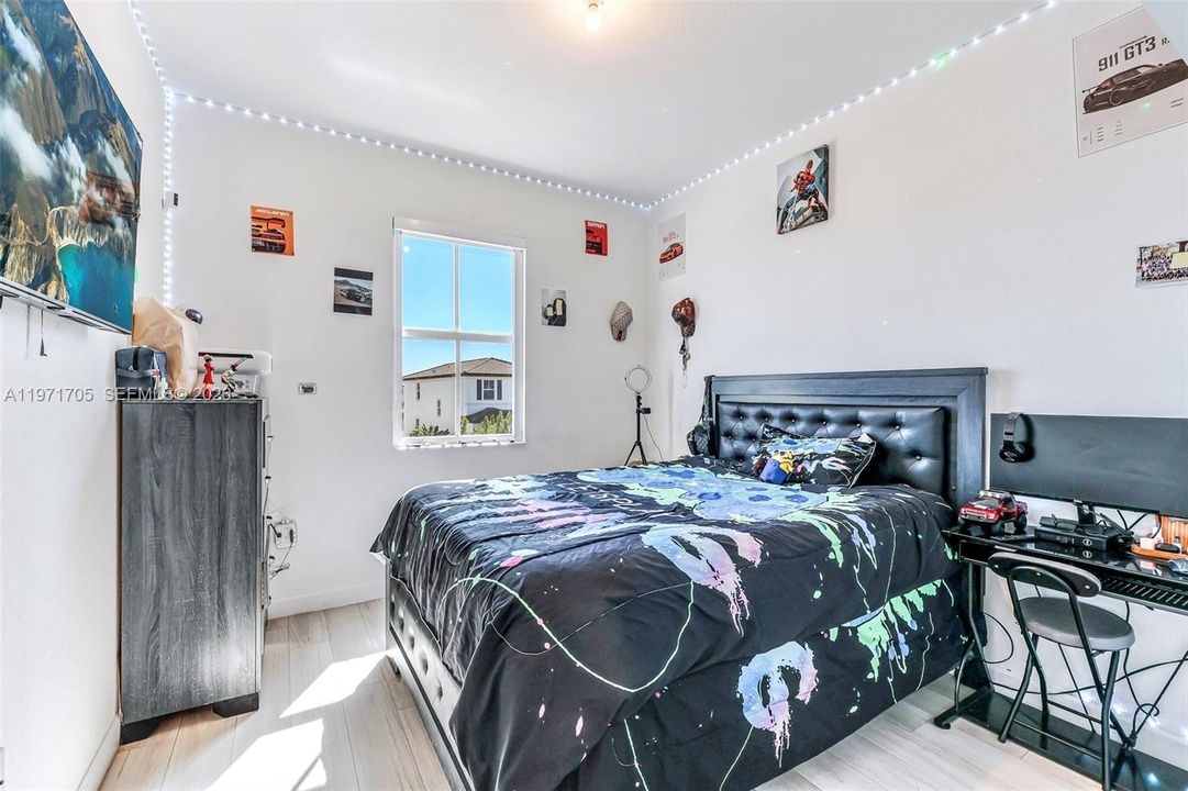 For Sale: $635,000 (4 beds, 2 baths, 1983 Square Feet)