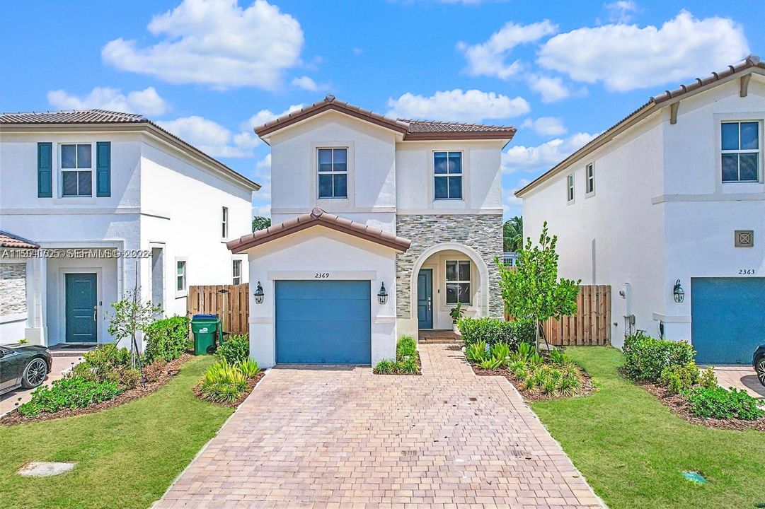 For Sale: $635,000 (4 beds, 2 baths, 1983 Square Feet)