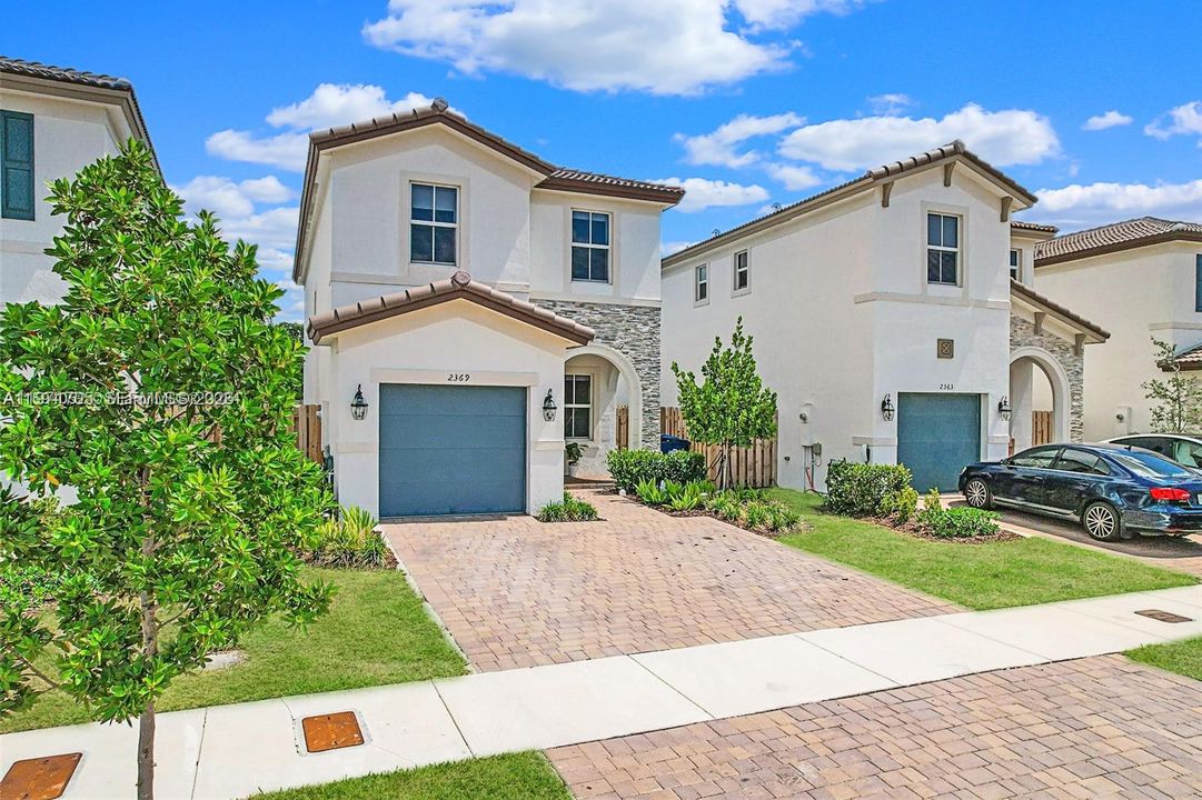 For Sale: $635,000 (4 beds, 2 baths, 1983 Square Feet)