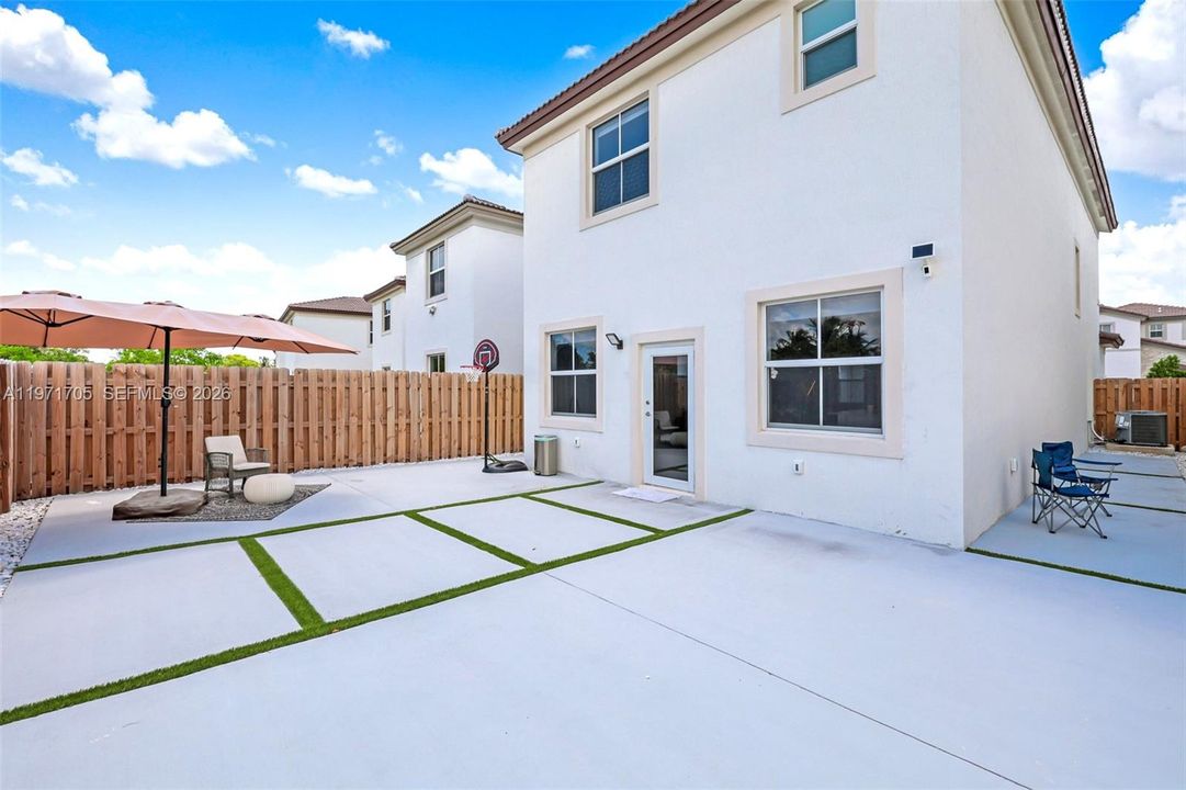 For Sale: $635,000 (4 beds, 2 baths, 1983 Square Feet)
